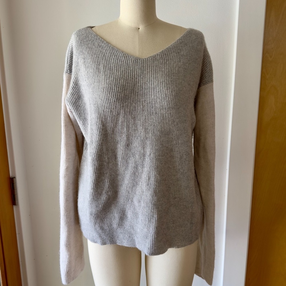 VINCE 100% Cashmere Grey Cream Colorblock V-neck Sweater-Luxury Minimalist-Sz Lg